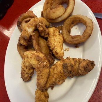The Red Arrow Diner - Chicken fingers, onion rings - Diners Near Me - Nashua, New Hampshire