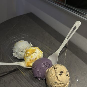 Melt Me Creamery - Flight - Ice Cream & Frozen Yogurt Near Me - Berkeley, California Melt Me Creamery - Flight - Ice Cream & Frozen Yogurt Near Me - Berkeley, California