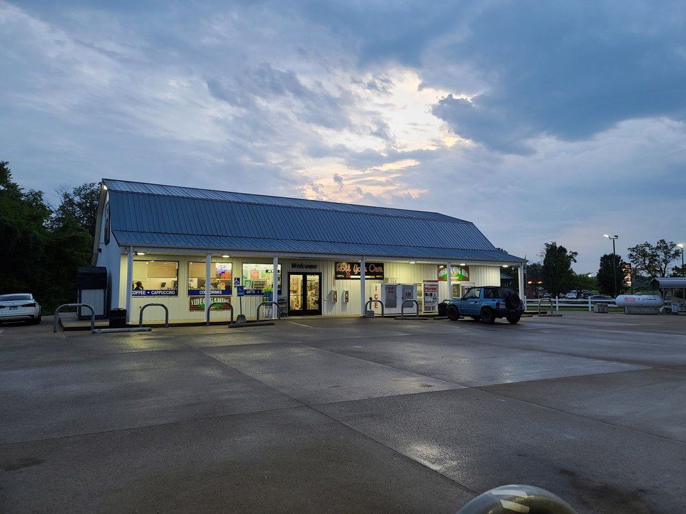 STUCKEY’S EXPRESS VIENNA, IL Updated September 2024 531 East Vine