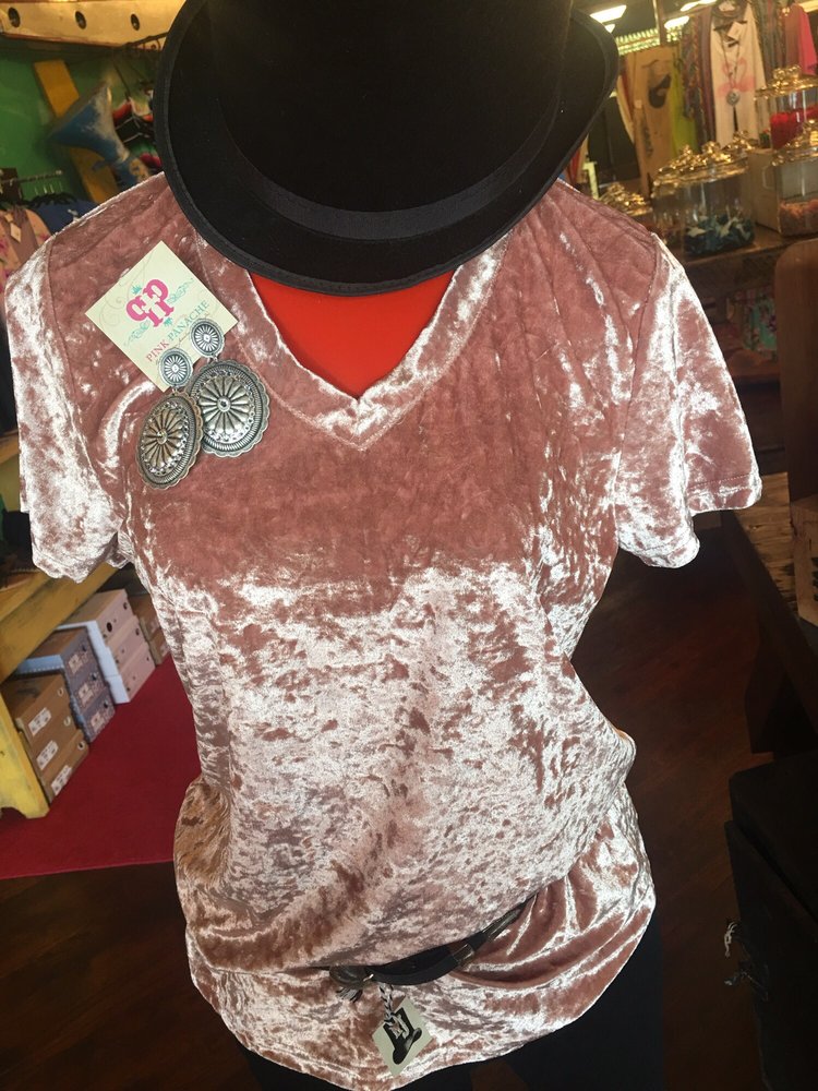 Raven Jute's Salon & Boutique Logo