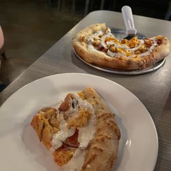 Mellow Mushroom Franklin - Buffalo chicken pizza