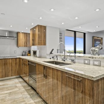 Kenny Raymond - Amazing Kitchen in this Oceanfront condo for sale. - Real Estate Agents Near Me - Miami Beach, Florida Kenny Raymond - Amazing Kitchen in this Oceanfront condo for sale. - Real Estate Agents Near Me - Miami Beach, Florida