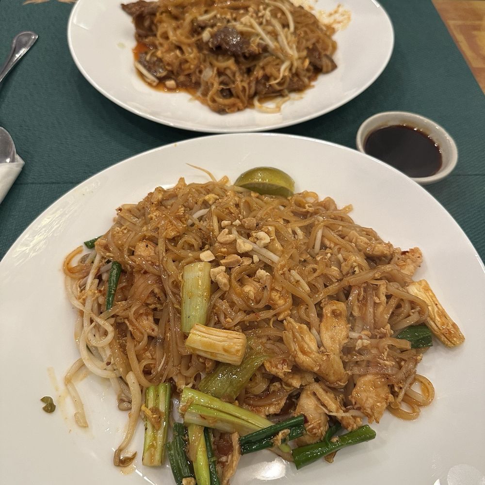 Beef & Chicken Pad Thai Beef & Chicken Pad Thai