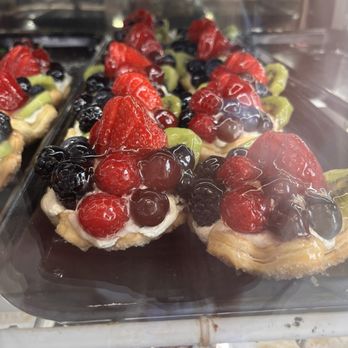 Hellas Restaurant - Fruit tarts (soooo amazing) - Bakeries Near Me - Tarpon Springs, Florida Hellas Restaurant - Fruit tarts (soooo amazing) - Bakeries Near Me - Tarpon Springs, Florida