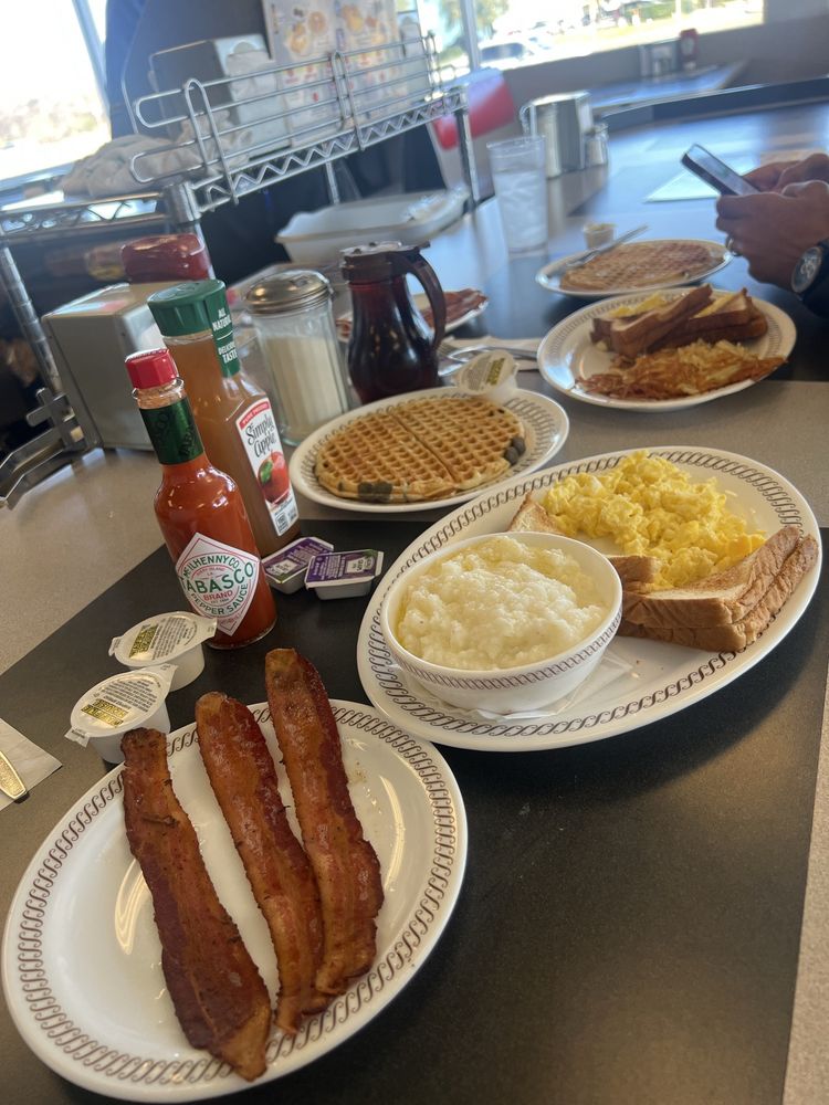 WAFFLE HOUSE Updated July 2024 39 Photos & 26 Reviews 1501 W