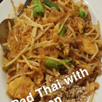 Win Thai Cuisine - Pad Thai with chicken - Halal Near Me - Anaheim, California Win Thai Cuisine - Pad Thai with chicken - Halal Near Me - Anaheim, California
