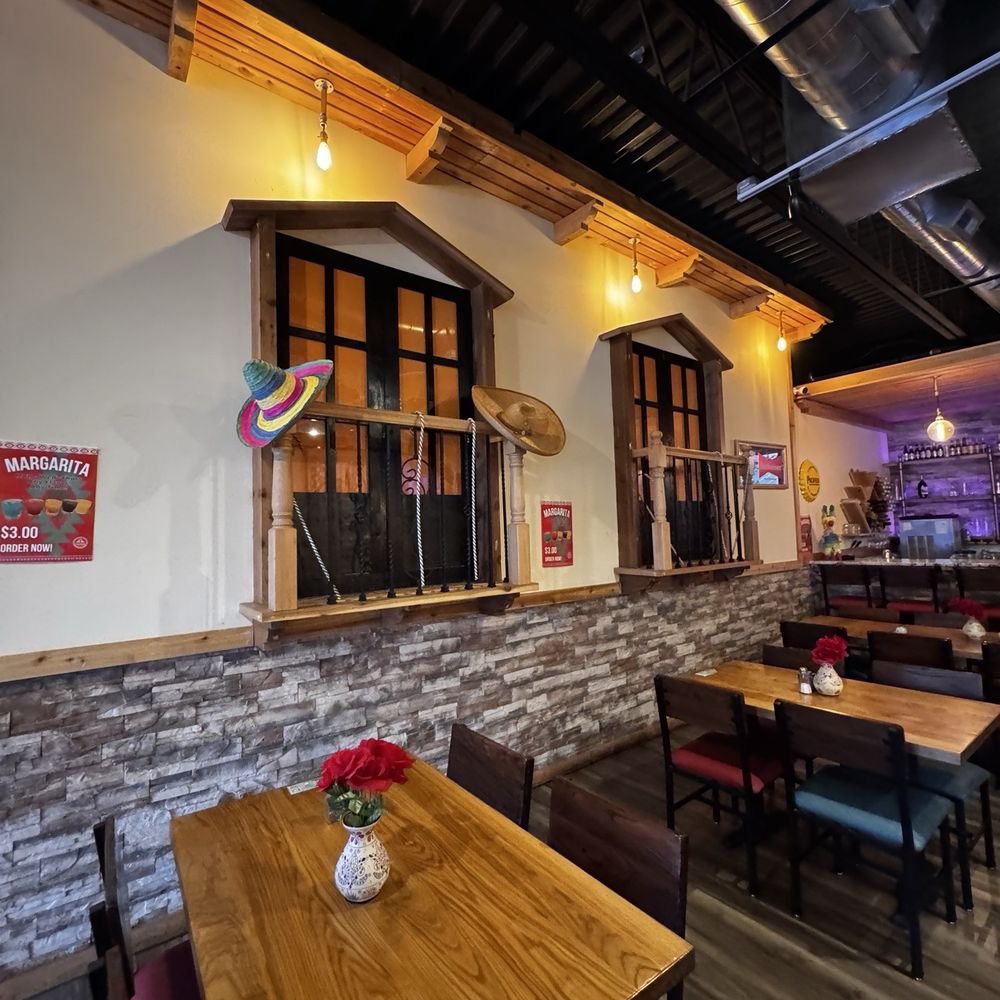 Tepoz Mexican Restaurant - Inside the building - Mexican Near Me - Oak Grove, Missouri