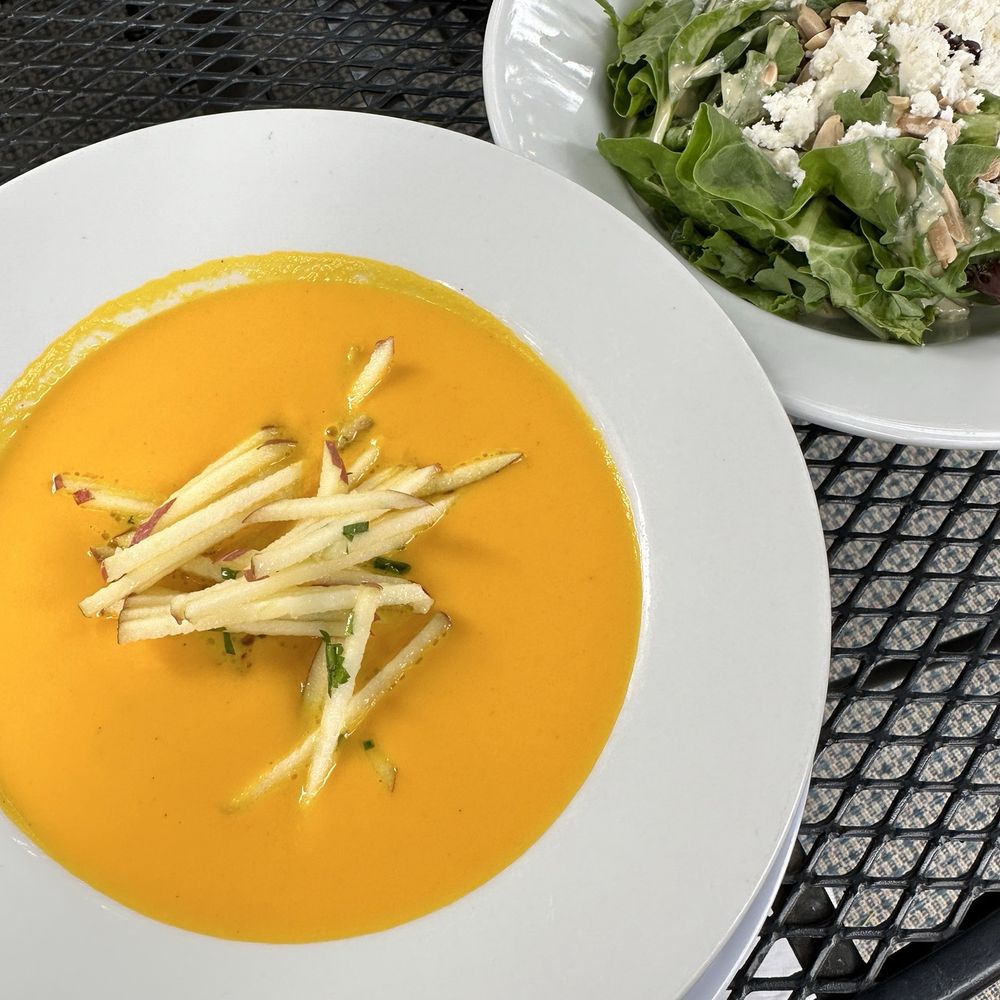 Spoon - Carrot curry soup and side tahini goddess salad - New American Near Me - Tahoe City, California Spoon - Carrot curry soup and side tahini goddess salad - New American Near Me - Tahoe City, California