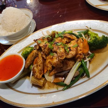 Thai Villa Cuisine - Gai Yang: marinated, boneless chicken grilled in a bed of
vegetables. - Thai Near Me - Fishers, Indiana Thai Villa Cuisine - Gai Yang: marinated, boneless chicken grilled in a bed of
vegetables. - Thai Near Me - Fishers, Indiana