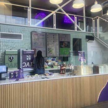 Oakberry Acai - Inside - Acai Bowls Near Me - Los Angeles, California