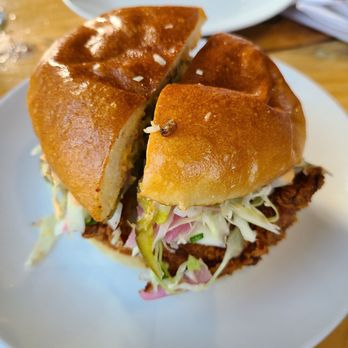 Counterpart Brewing - Fried chicken sandwich - Breweries Near Me - Niagara Falls, Ontario
