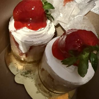 Frida's Cafe & Bakery - Strawberry shortcake - Bakeries Near Me - Largo, Florida