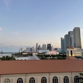 Miami Marriott Biscayne Bay - Pool view - Hotels Near Me - Miami, Florida