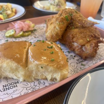 Honeymoon Chicken - Fried chicken platter - Chicken Shop Near Me - Washington, DC, District of Columbia Honeymoon Chicken - Fried chicken platter - Chicken Shop Near Me - Washington, DC, District of Columbia