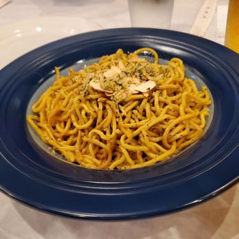 Karai Crab - Garlic noodles - Seafood Near Me - Honolulu, Hawaii