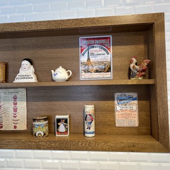 Lea - Looks like cute little souvenirs from France - Bakeries Near Me - Chicago, Illinois