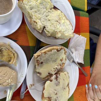 Los Portales de Suchitlan - Mollete de frijoles con queso asadero y mollete de natas - Mexican Near Me - Suchitlán, COL Los Portales de Suchitlan - Mollete de frijoles con queso asadero y mollete de natas - Mexican Near Me - Suchitlán, COL