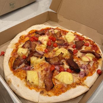 Frontager's Pizza - Pineapple bacon - Pizza Near Me - Pacific Beach, Washington