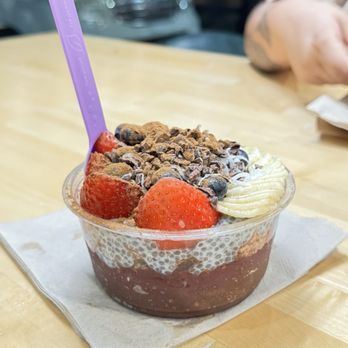 Island Bodega - Small Açaí bowl with açaí and cacao base - Acai Bowls Near Me - Cerritos, California