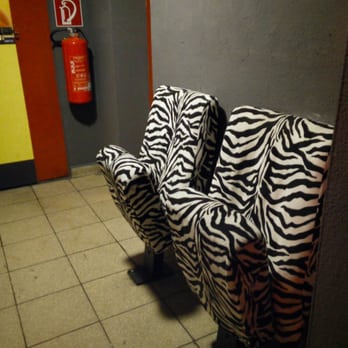 Hangover-Bar - Der "Wartebereich" vor den Toiletten... - Bars Near Me - Nuremberg, BY Hangover-Bar - Der "Wartebereich" vor den Toiletten... - Bars Near Me - Nuremberg, BY