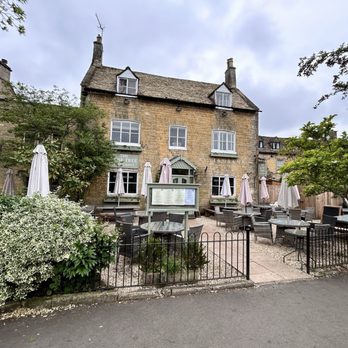 Rose Tree - British Near Me - Cheltenham, GLS Rose Tree - British Near Me - Cheltenham, GLS