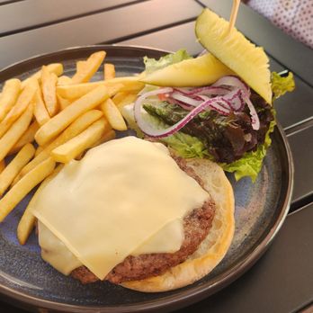 Harbor Bistro & Lounge - Harbor Cheese Burger - Breakfast & Brunch Near Me - Venice, Florida Harbor Bistro & Lounge - Harbor Cheese Burger - Breakfast & Brunch Near Me - Venice, Florida