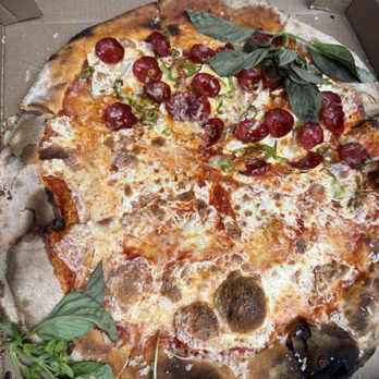 Lucali - Pie - Pizza Near Me - Brooklyn, New York