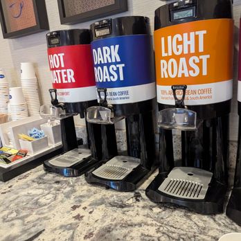 Hampton Inn Seattle/Everett - Coffee stations offer a variety of choices . - Hotels Near Me - Everett, Washington Hampton Inn Seattle/Everett - Coffee stations offer a variety of choices . - Hotels Near Me - Everett, Washington