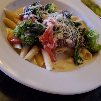 Antique Table - A very bland and uninspired Chicken Florentine. Thin Alfredo sauce, overdone and untossed pasta. Old chicken. Sad, sad Cera - Italian Near Me - Lynn, Massachusetts