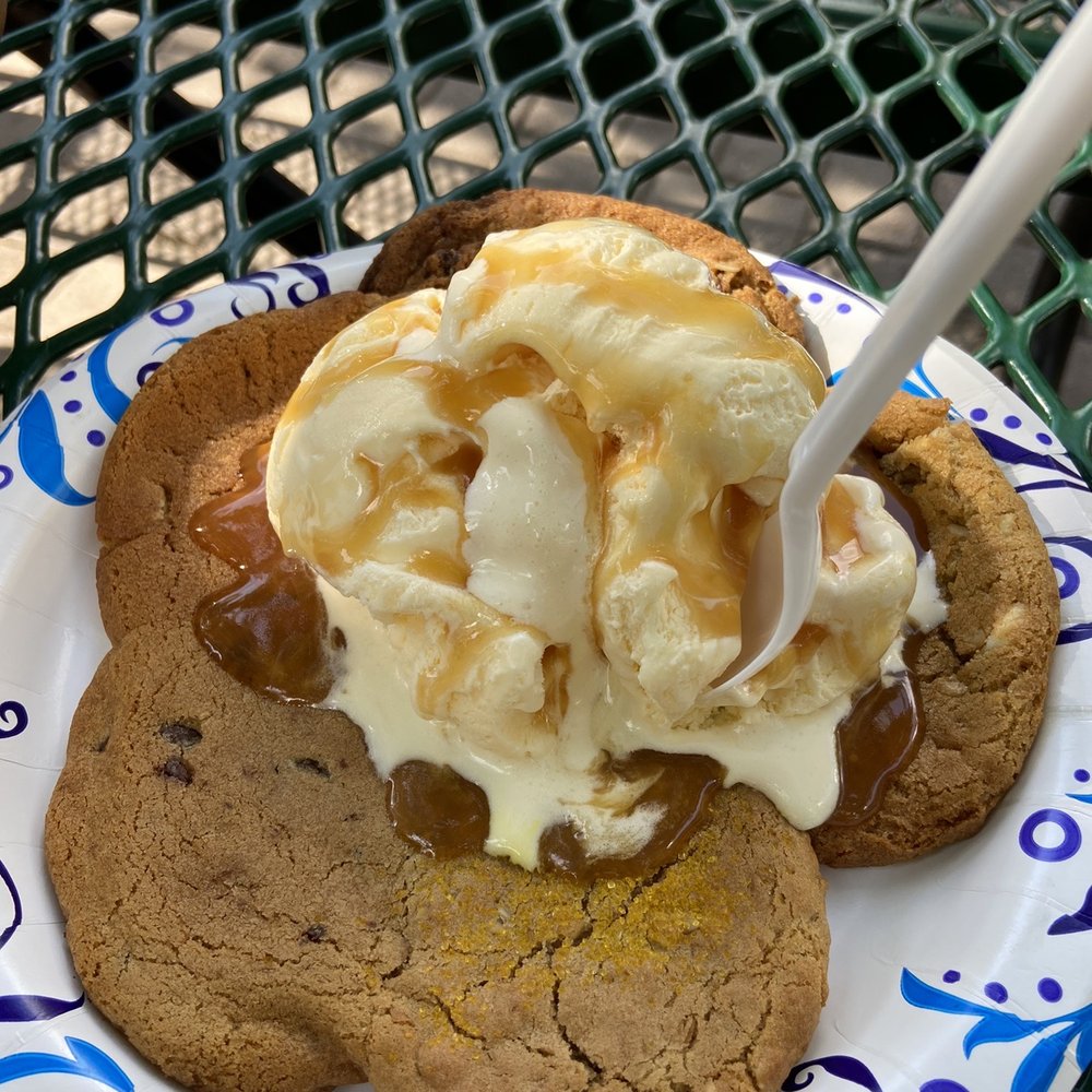 Mt Lemmon Cookie Cabin - Sampler cookie with 1 scoop ice cream and caramel drizzle. - Pizza Near Me - Mount Lemmon, Arizona Mt Lemmon Cookie Cabin - Sampler cookie with 1 scoop ice cream and caramel drizzle. - Pizza Near Me - Mount Lemmon, Arizona