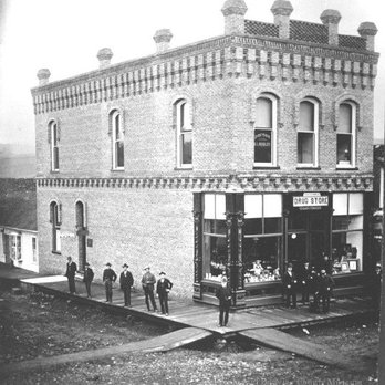 Oakland Museum - This is the Paige Dimmick building on the corner of Locust & 2nd Streets....looks the same today! - Museums Near Me - Oakland, Oregon