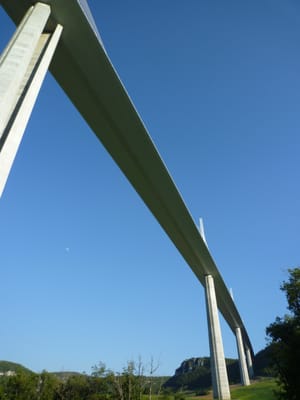 Viaduc de Millau by null
