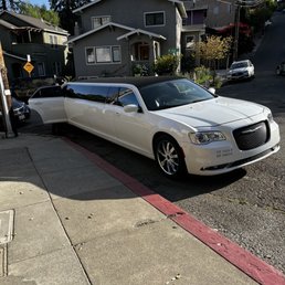 The limo arriving at the Morocom Rose Garden. Parking was tight but Dave handled it like a pro.