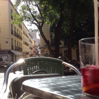 La Cajita de Nori - Tinto on a warm day is perfect here! - Tapas/Small Plates Near Me - Madrid, M