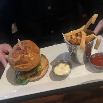 Harry's Bar - Harry's Burger - Sports Bars Near Me - San Francisco, California