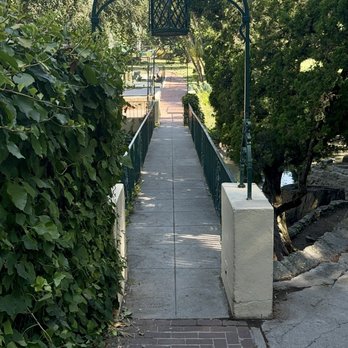 Penn Park - Walk way - Parks Near Me - Whittier, California