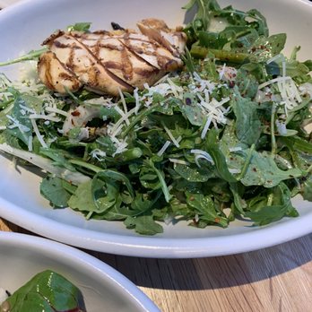 True Food Kitchen - Seasonal salad - New American Near Me - Oakbrook, Illinois