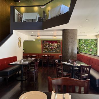 Pan D'olive - Dining in Bar Area - Italian Near Me - St Louis, Missouri Pan D'olive - Dining in Bar Area - Italian Near Me - St Louis, Missouri