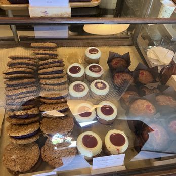 Del Sur Bakery & Cafe - Pastry case - Filipino Near Me - Chicago, Illinois Del Sur Bakery & Cafe - Pastry case - Filipino Near Me - Chicago, Illinois