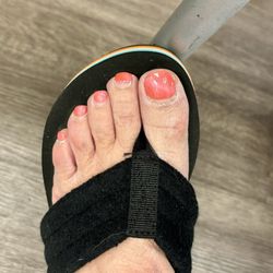 Regal Nails, Salon & Spa - 6 weeks (and time for a new pedi) and the polish still have no chips!