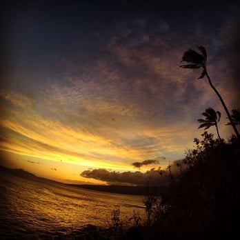 China Walls - Sunset at China Walls. - Beaches Near Me - Honolulu, Hawaii China Walls - Sunset at China Walls. - Beaches Near Me - Honolulu, Hawaii