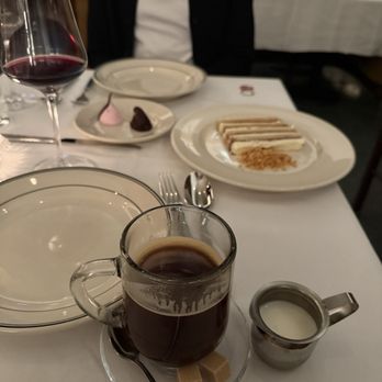 Linny’s - Black coffee + sweet dessert = fave combo - Steakhouses Near Me - Toronto, Ontario Linny’s - Black coffee + sweet dessert = fave combo - Steakhouses Near Me - Toronto, Ontario