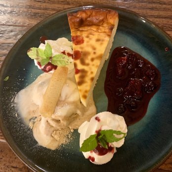 Ramuntxo Berri - Cheesecake with caramel ice teem and raspberry gem - Tapas Bars Near Me - Donostia, SS