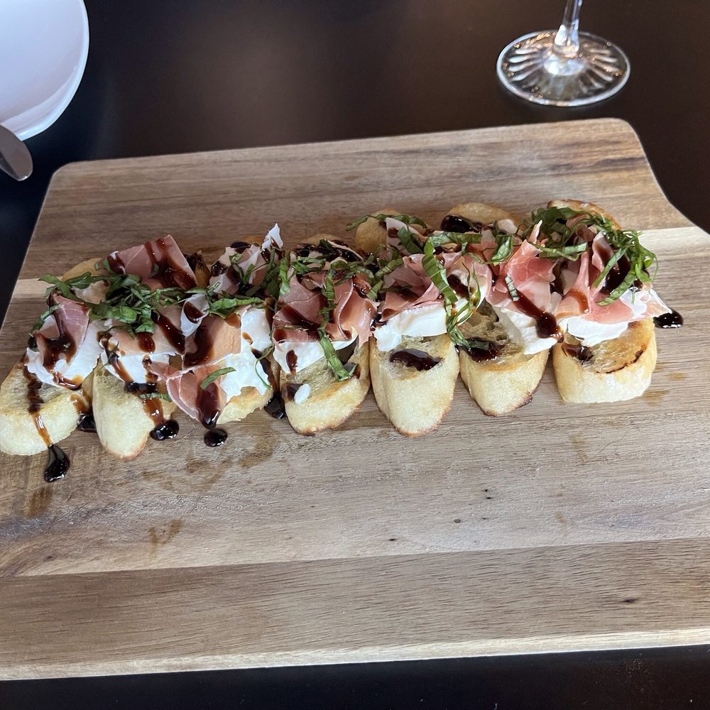 Prosciutto Barrata Crostini Prosciutto Barrata Crostini