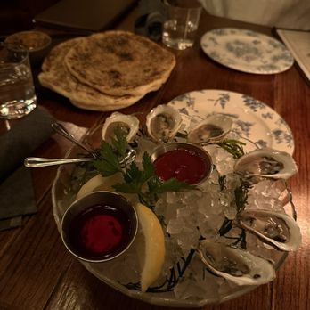 Armitage Alehouse - Delicious oysters and charred naan with spiced lamb spread - Pubs Near Me - Chicago, Illinois Armitage Alehouse - Delicious oysters and charred naan with spiced lamb spread - Pubs Near Me - Chicago, Illinois