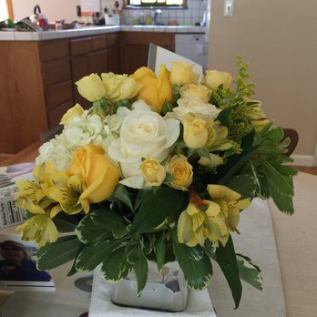 Jeannettes Flowers - Floral arrangement for parents wedding anniversary - Florists Near Me - Campbell, California Jeannettes Flowers - Floral arrangement for parents wedding anniversary - Florists Near Me - Campbell, California