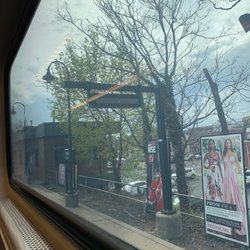 Dunellen Train Station - Outside waiting area