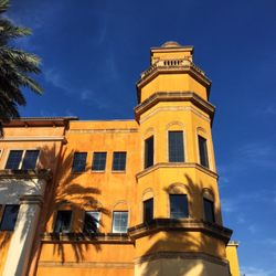 iStudio Salons - Beautiful building