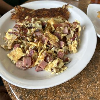 Kitchen Table Cafe - Ham and cheese scramble with hash browns. - Breakfast & Brunch Near Me - Vancouver, Washington