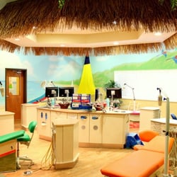 Fishers Pediatric Dentistry - The open bay treatment area has a tropical backdrop, which creates a fun and playful atmosphere that puts children at ease.